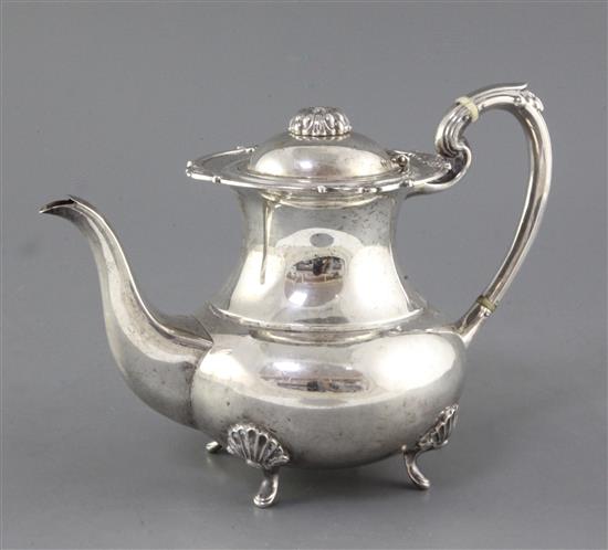 A late 1960s Garrard & Co Ltd silver coffee pot, gross 933 grams/ 30 oz.